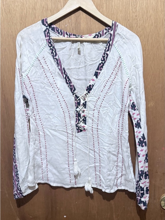 gimmicks by BKE Tops - gimmicks by BKE White Lace-Up V-Neck Blouse with Pink & Navy Trim